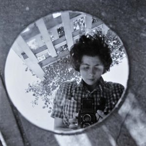 Vivian Maier, Autoportrait au miroir rond