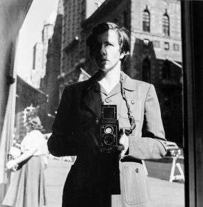 Vivian Maier, Autoportrait ©Association Vivian Maier et le Champsaur. Fonds John Maloof